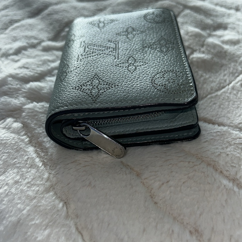 Louis Vuitton Claire blue green compact Mahina wallet - Picture 5 of 12